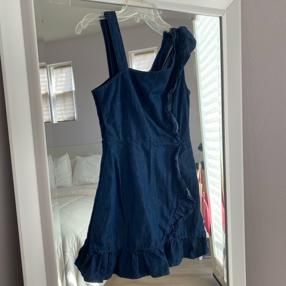 BDG NWT Denim dress. Super cute, didn’t fit me. Size XS. - Picture 3 of 8